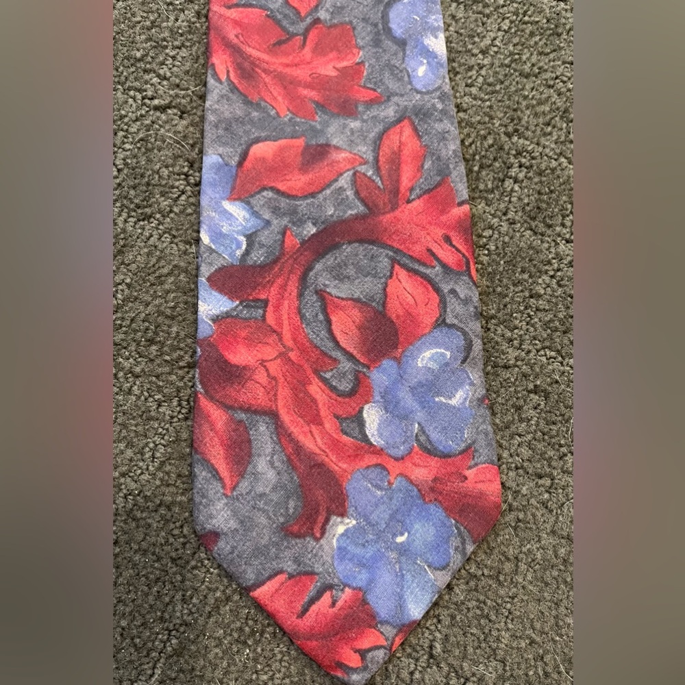 Geoffrey Beene Floral Red and Blue Tie. 100% Silk
